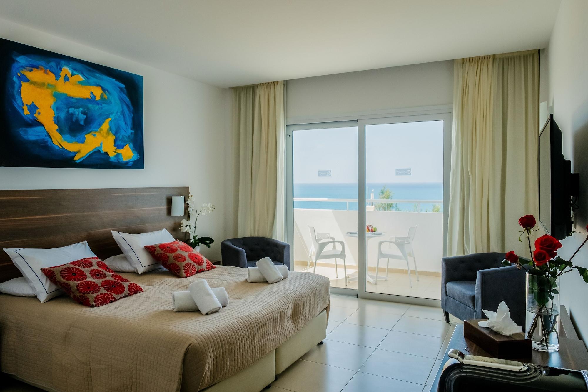 Theo Sunset Bay Кіссонерга