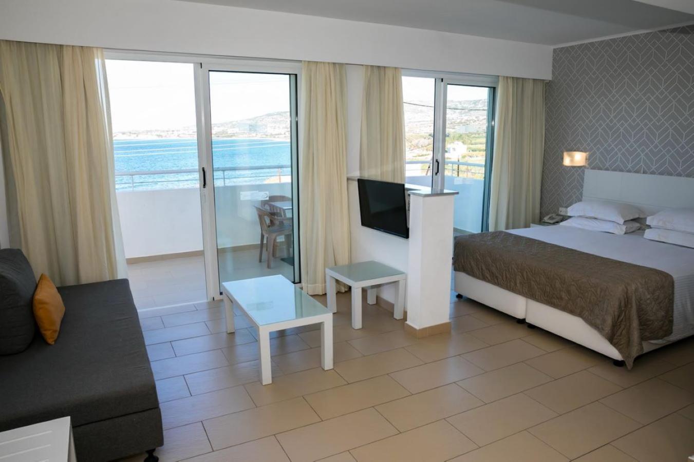 Готель Theo Sunset Bay