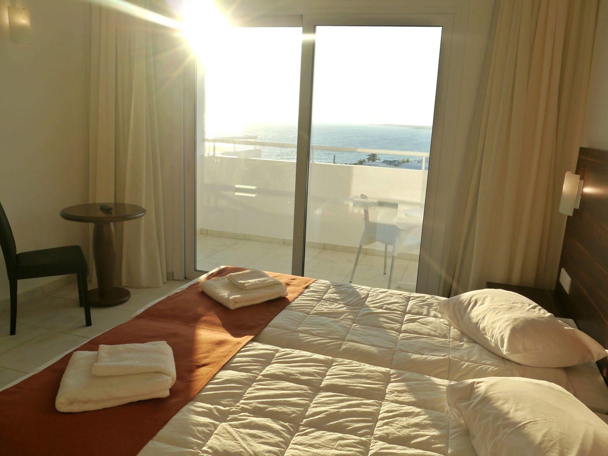 Готель Theo Sunset Bay 4*